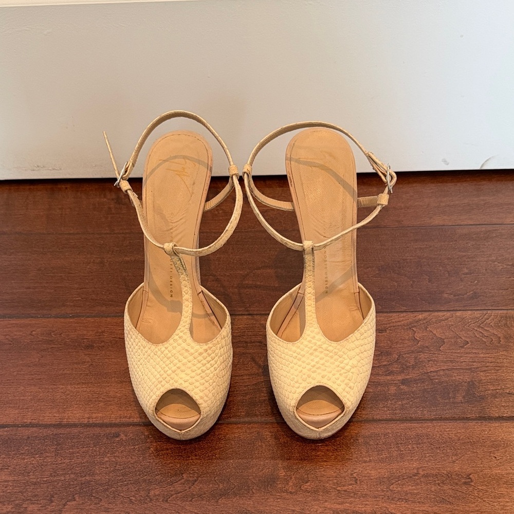 Giuseppe Zanotti Cream Woven Peep-Toe Sandals